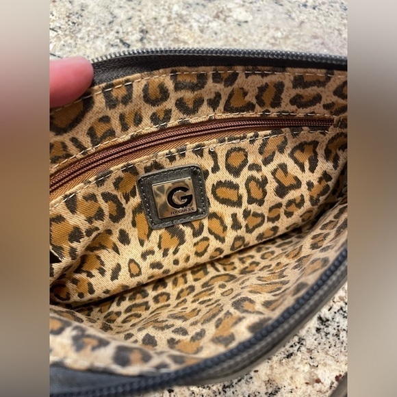 Guess Wristlet Small Leopard Interior - Picture 6 of 6
